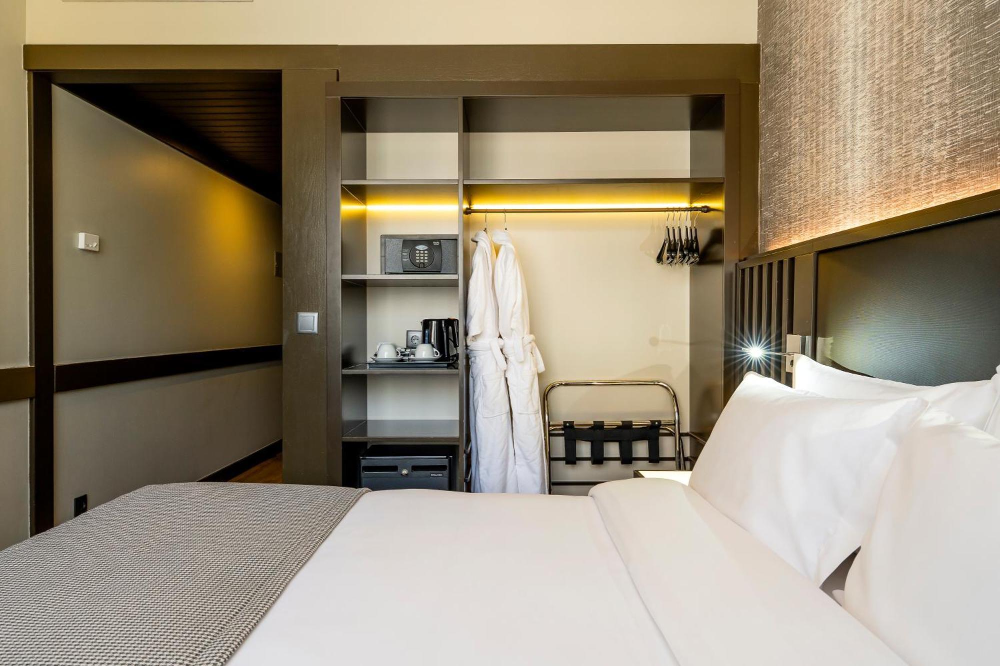 Standard Queen Room